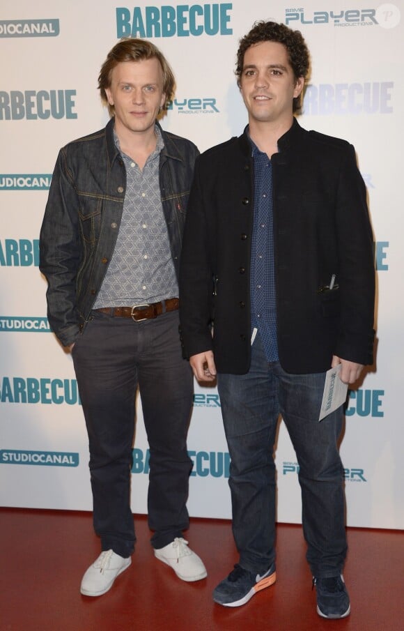 Bruno Sanches et Alex Lutz lors de l'avant-première du film "Barbecue" au cinéma Gaumont Opéra à Paris, le 7 avril 2014.