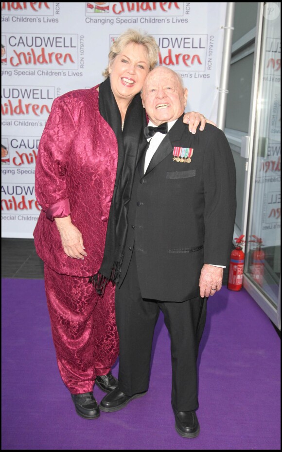 Mickey Rooney et sa femme Jan lors d'un gala caritatif à Londres le 8 mai 2008