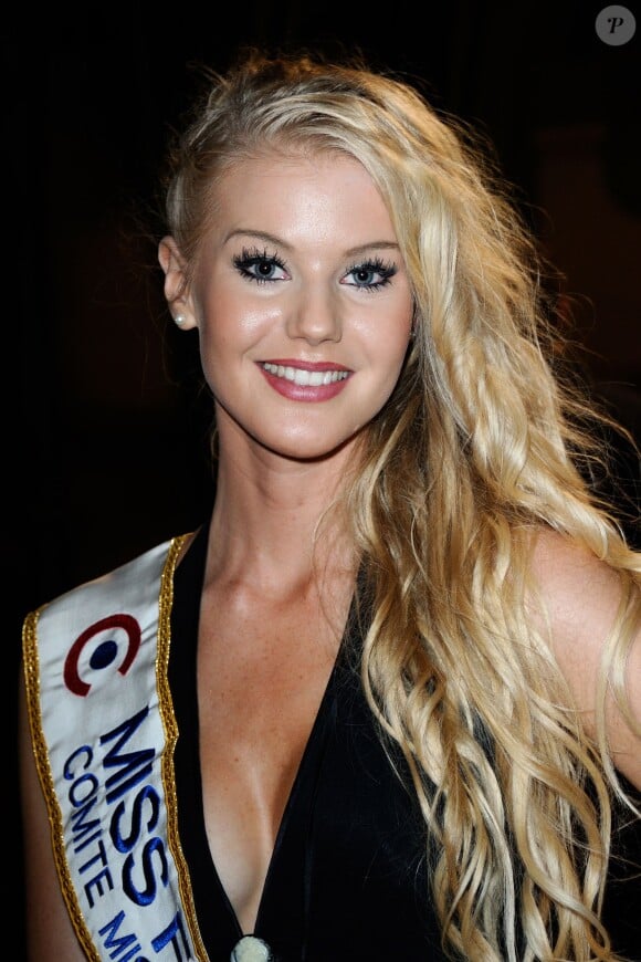 Elodie Zieba (Miss France 2014) - Inauguration du Tour Auto 2014 (Optic 2000) au Grand Palais, à Paris le 7 avril 2014.
