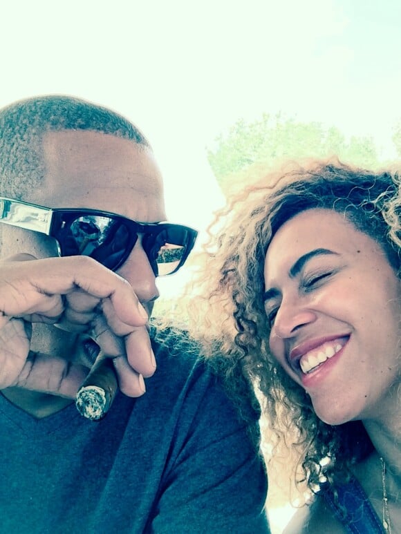 Moment complice pour Beyoncé et Jay-Z. Le couple, en vacances, a partagé son album photos sur le réseau social Tumblr de la chanteuse 