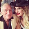 Hugh Hefner et Crystal Harris, amoureux comme premier jour à la Playboy Mansion, le 4 avril 2014.