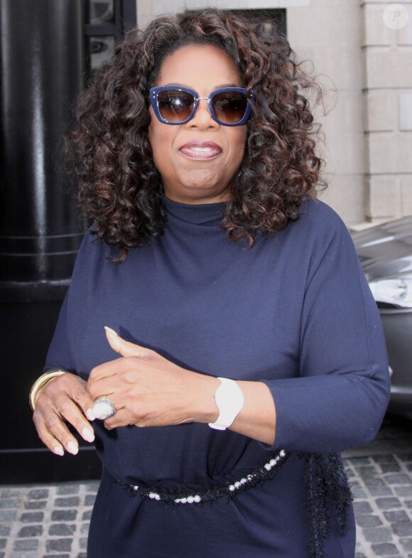 Oprah Winfrey sort de son hôtel à Washington. Le 05 Avril 2014.