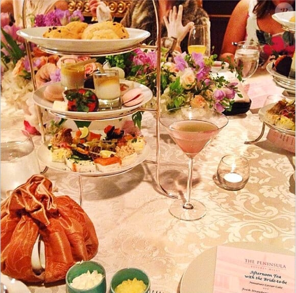 Lauren Kitt, qui a épousé Nick Carter des Backstreet Boys le 12 avril 2014 à Santa Barbara, publiait en mars 2014 une photo de sa tea party d'enterrement de vie de jeune fille.