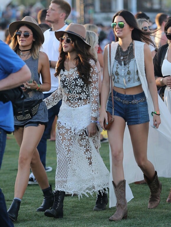 Kendall Jenner, Kylie Jenner, Selena Gomez lors du 1er jour du Festival de Coachella à Indio, le 11 avril 2014.