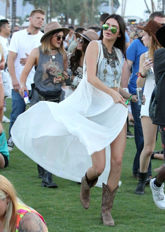 Kylie Jenner et Kendall Jenner lors du 1er jour du Festival de Coachella à Indio, le 11 avril 2014.