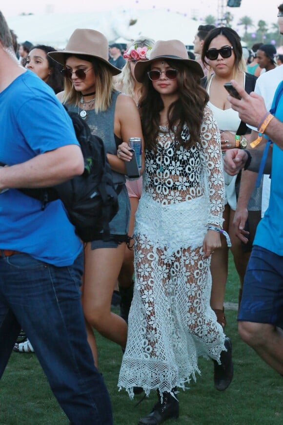 Kylie Jenner et Selena Gomez lors du 1er jour du Festival de Coachella à Indio, le 11 avril 2014.