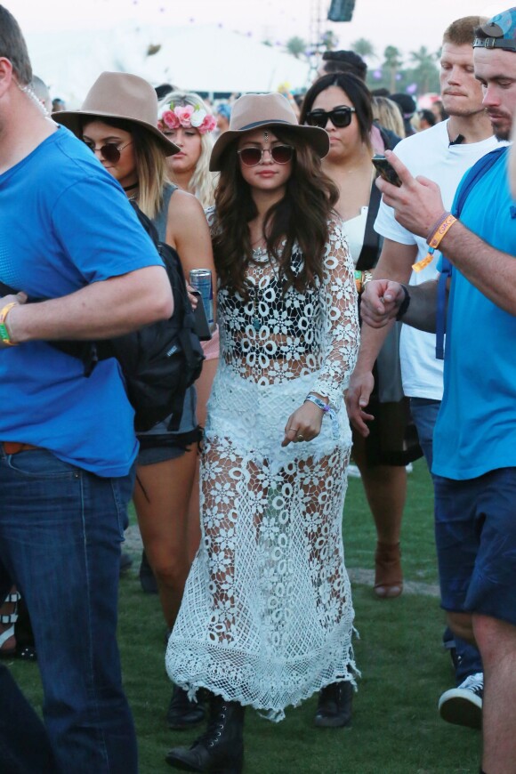 Selena Gomez et un groupe d'amis lors du 1er jour du Festival de Coachella à Indio, le 11 avril 2014.