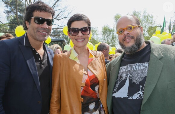 Rai, Cristina Cordula, le chanteur Ed Motta lors de l'inauguration du Grand Carnaval brésilien "Sensacional Brasil" au Jardin d'Acclimatation à Paris, le 12 avril 2014.