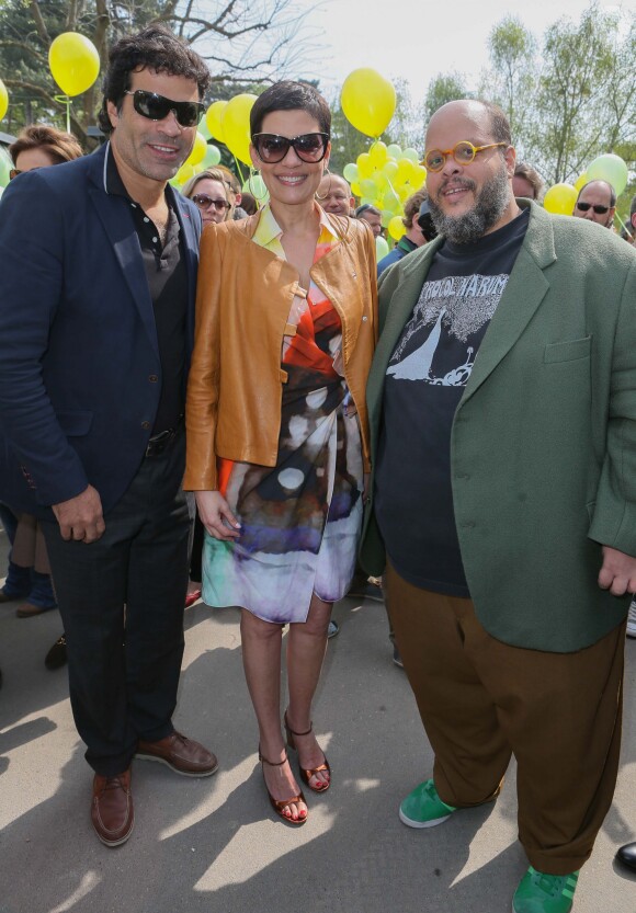 Rai, Cristina Cordula, le chanteur Ed Motta lors de l'inauguration du Grand Carnaval brésilien "Sensacional Brasil" au Jardin d'Acclimatation à Paris, le 12 avril 2014.