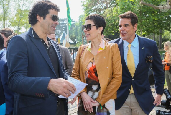 Rai, Cristina Cordula, Marco Antonio Lomanto (directeur d'Embratur, office du tourisme brésilien) lors de l'inauguration du Grand Carnaval brésilien "Sensacional Brasil" au Jardin d'Acclimatation à Paris, le 12 avril 2014.