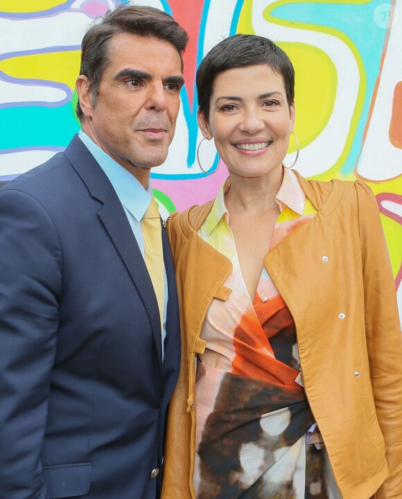 Marco Antonio Lomanto (Directeur d'Embratur, l'office du tourisme brésilien) et Cristina Cordula lors de l'inauguration du Grand Carnaval brésilien "Sensacional Brasil" au Jardin d'Acclimatation à Paris, le 12 avril 2014.