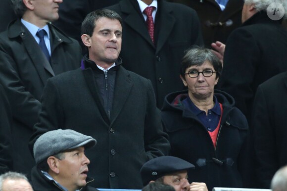 Manuel Valls et Valérie Fourneyron lors du match de rugby entre le XV de France et l'equipe d'Angleterre pour le tournoi des 6 Nations, au Stade de France, à Saint-Denis, le 1er février 2014.