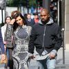 Kim Kardashian et Kanye West, main dans la main dans le 8e arrondissement, se rendent chez Balmain, au 44 rue François 1er. Paris, le 14 avril 2014.