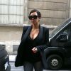 Kim Kardashian arrive au restaurant Ferdi, dans le 1er arrondissement, avec son fiancé Kanye West. Paris, le 13 avril 2014.