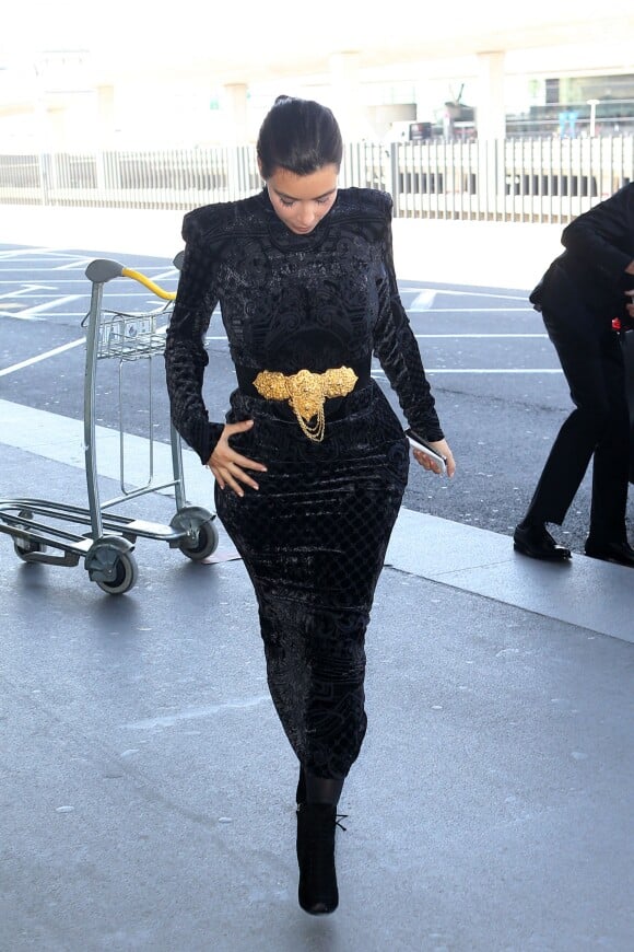 Kim Kardashian arrive à l'aéroport de Roissy-Charles-de-Gaulle, près de Paris. Le 14 avril 2014.