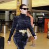 Kim Kardashian, ultrachic en robe Balmain et bottines Tom Ford, arrive à l'aéroport de Miami. Le 14 avril 2014.