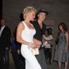 Pamela Anderson avec son fils Dylan Jagger Lee à la sortie d'un match de boxe à Las Vegas, le 12 avril 2014.