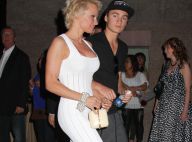 Pamela Anderson : Glamour avec les hommes de sa vie pour une soirée musclée