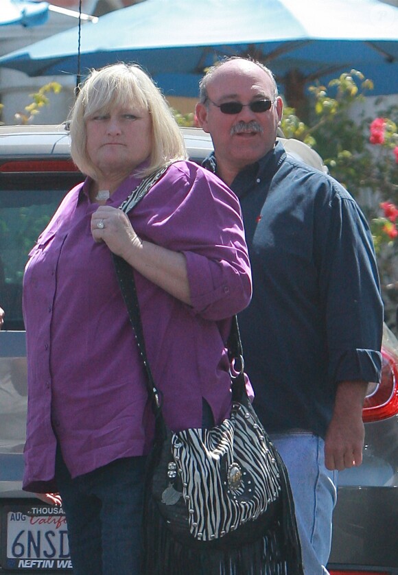 Exclusif - Debbie Rowe et son fiancé Marc Schaffel vont déjeuner à Calabasas, le 4 avril 2014. 