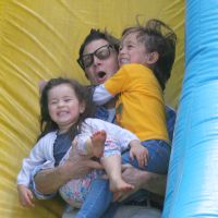 Johnny Knoxville : La star de Jackass se lâche avec ses bambins devant sa belle