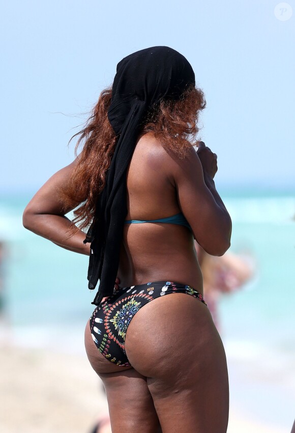 Serena Williams et ses formes profitent de quelques jours de repos du côté de Miami Beach, le 16 avril 2014