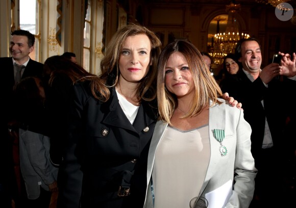 Charlotte Valandrey et Valerie Trierweiler à Paris le 10 avril 2013