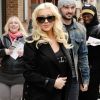 Christina Aguilera (enceinte) et son fiancé Matthew Rutler dans les rues de New York, le 17 avril 2014. 