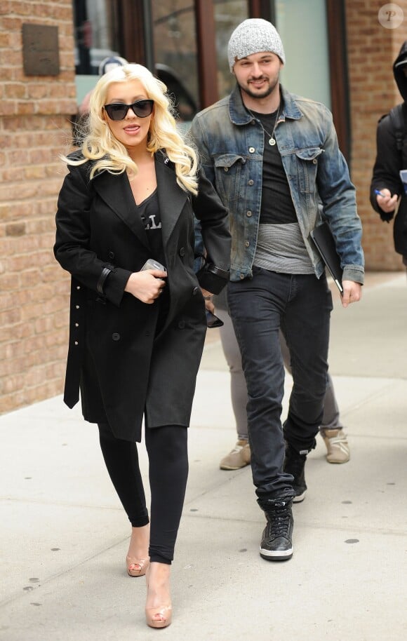 Christina Aguilera (enceinte) et son fiancé Matthew Rutler à New York, le 18 avril 2014. 
