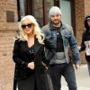 Christina Aguilera (enceinte) et son fiancé Matt Rutler se promènent dans les rues de New York, le 18 avril 2014.