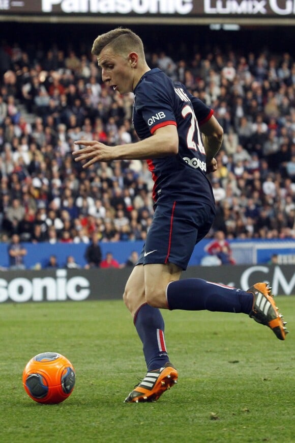 Lucas Digne lors du match opposant le PSG Evian Thonon-Gaillard au Parc des Princes à Paris le 23 avril 2014.