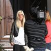 Tori Spelling dans les rues de Calabasas, le 27 avril 2014. Selon les derniers éléments, la star, qui tourne actuellement sa nouvelle télé-réalité, a été hospitalisée dans le plus grand secret pendant six jours.