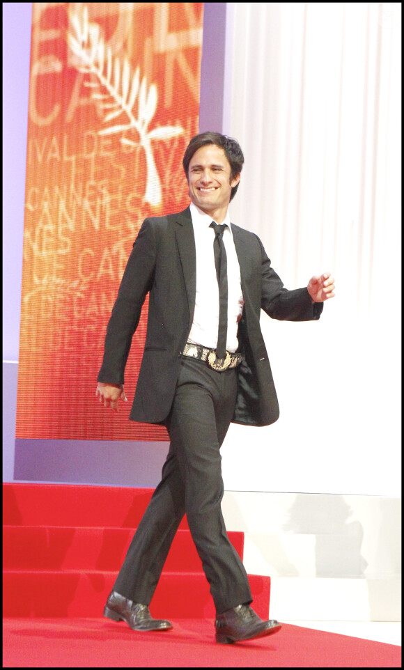 Gael Garcia Bernal lors de la cérémonie de clôture du Festival de Cannes 2010