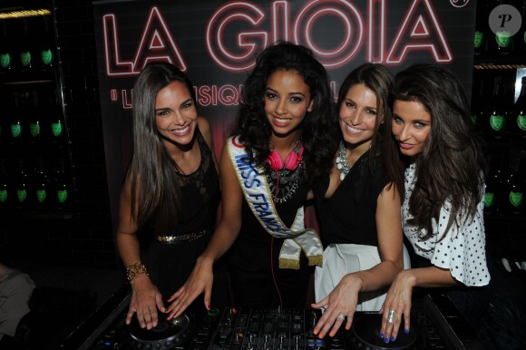 Marine Lorphelin, Flora Coquerel (Miss France 2014), Laury Thilleman et Malika Ménard lors de l'anniversaire de Flora, qui a célébré ses 20 ans au restaurant La Gioia, au Vip Room, à Paris, le 16 avril 2014