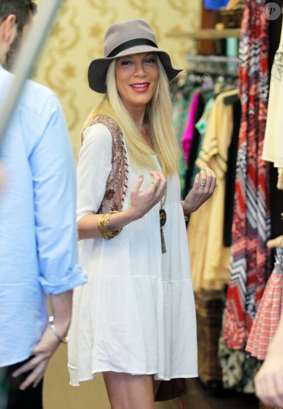 Tori Spelling fait du shopping à Encino, le 29 avril 2014.