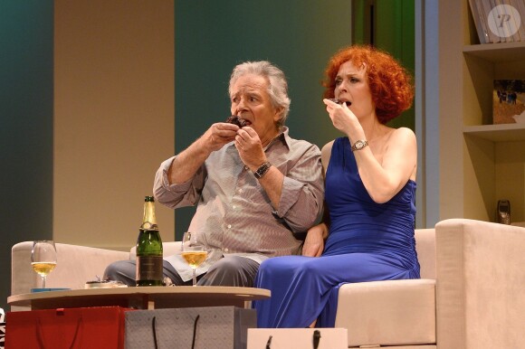 Pierre Arditi et Evelyne Buyle - Soirée de la piéce "Comme s'il en pleuvait" au Théâtre Edouard Vll et retransmise en direct sur France 2 à Paris le 29 avril 2014.