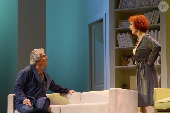 Pierre Arditi et Evelyne Buyle - Soirée de la piéce "Comme s'il en pleuvait" au Théâtre Edouard Vll et retransmise en direct sur France 2 à Paris le 29 avril 2014.