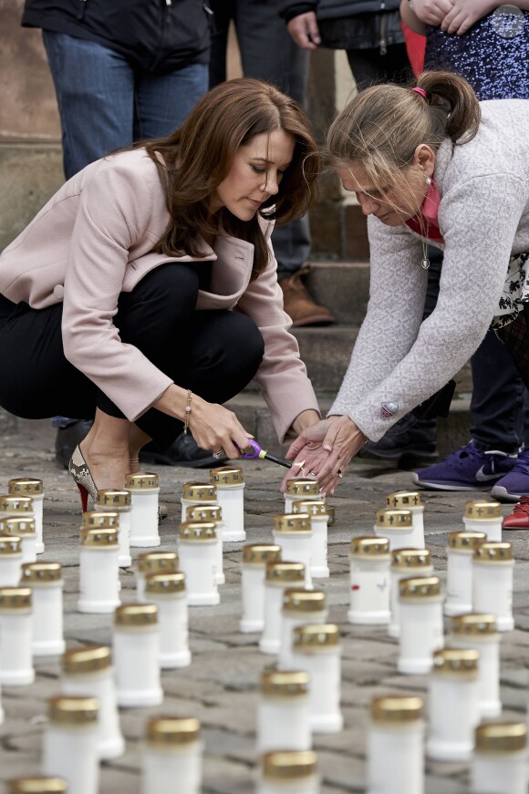 La princesse Mary de Danemark, marraine de l'Association danoise du rein, lançait le 3 mai 2014 la Journée du rein en allumant des cierges devant l'église Notre-Dame