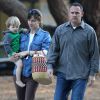 Jennifer Garner et son mari Ben Affleck emmenent leurs enfants Samuel et Violet au parc en compagnie de leurs gardes du corps à Pacific Palisades, le 23 février 2014.