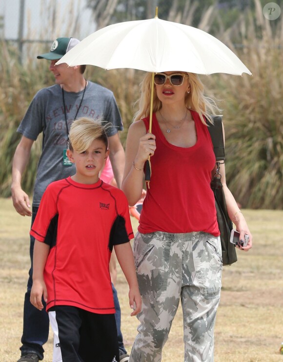 Gwen Stefani et Gavin Rossdale assistent au match de foot de leur fils Zuma en compagnie de Kingston et du petit dernier, Apollo. Los Angeles, le 3 mai 2014.