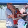 Gwen Stefani avec son mari Gavin Rossdale assistent au match de foot de leur fils Zuma en compagnie de Kingston et du petit dernier, Apollo. Los Angeles, le 3 mai 2014.