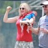 Gwen Stefani avec son mari Gavin Rossdale assistent au match de foot de leur fils Zuma en compagnie de Kingston et du petit dernier, Apollo. Los Angeles, le 3 mai 2014.