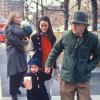 Mia Farrow et Woody Allen, avec leurs enfants Seamus, Dylan, Soon-Yi et Moses en 1988