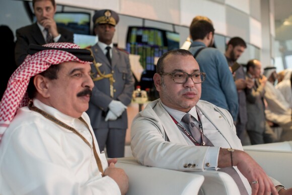 Le roi du Bahrein Hamad ben Issa Al Khalifa (à gauche) et le roi du Maroc Mohammed VI à Abu Dhabi, le 3 novembre 2013.