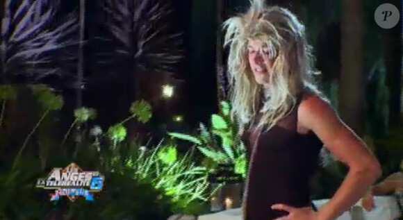 Julien blond lors de la soirée Miss et Mister Ange dans Les Anges de la télé-réalité 6 sur NRJ 12 le lundi 5 mai 2014