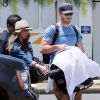 Jennifer Love Hewitt, son mari Brian Hallisay et leur fille Autumn prennent un vol à l'aéroport de Maui à Hawaii, le 4 mai 2014.