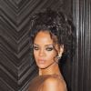 Rihanna prend la pose dans une robe très suggestive lors de l'after-party du Met gala le 5 mai 2014 à New York.
 