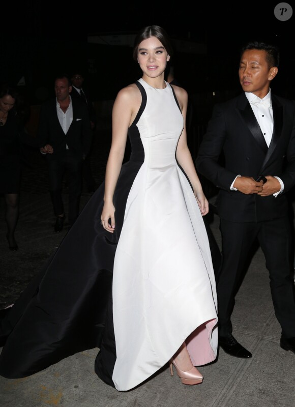 Hailee Steinfeld arrive au Up and Down pour l'after-party du Met Gala. New York, le 5 mai 2014.