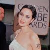 Angelina Jolie lors des Golden Globes en 1998