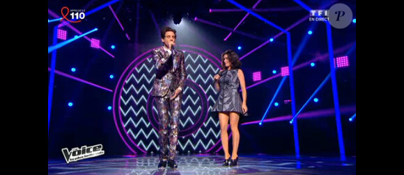 Jenifer divine dans une robe Peter Pilotto auprès de Mika en live dans The Voice 3 sur TF1 le samedi 5 avril 2014