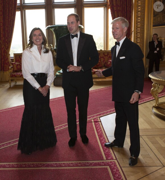 Le prince William avec Cally Palmer et Ian Molson du Royal Marsden Hospital, le 13 mai 2014 au château de Windsor, lors d'une soirée de bienfaisance au profit du Royal Marsden Hospital dont le duc de Cambridge est le président, organisée avec Ralph Lauren.